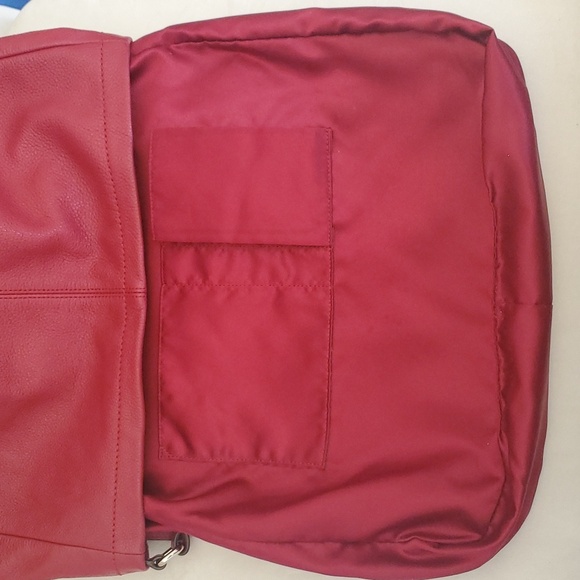 Larger Size Red Leather Coach Shoulder Bag - Picture 4 of 9